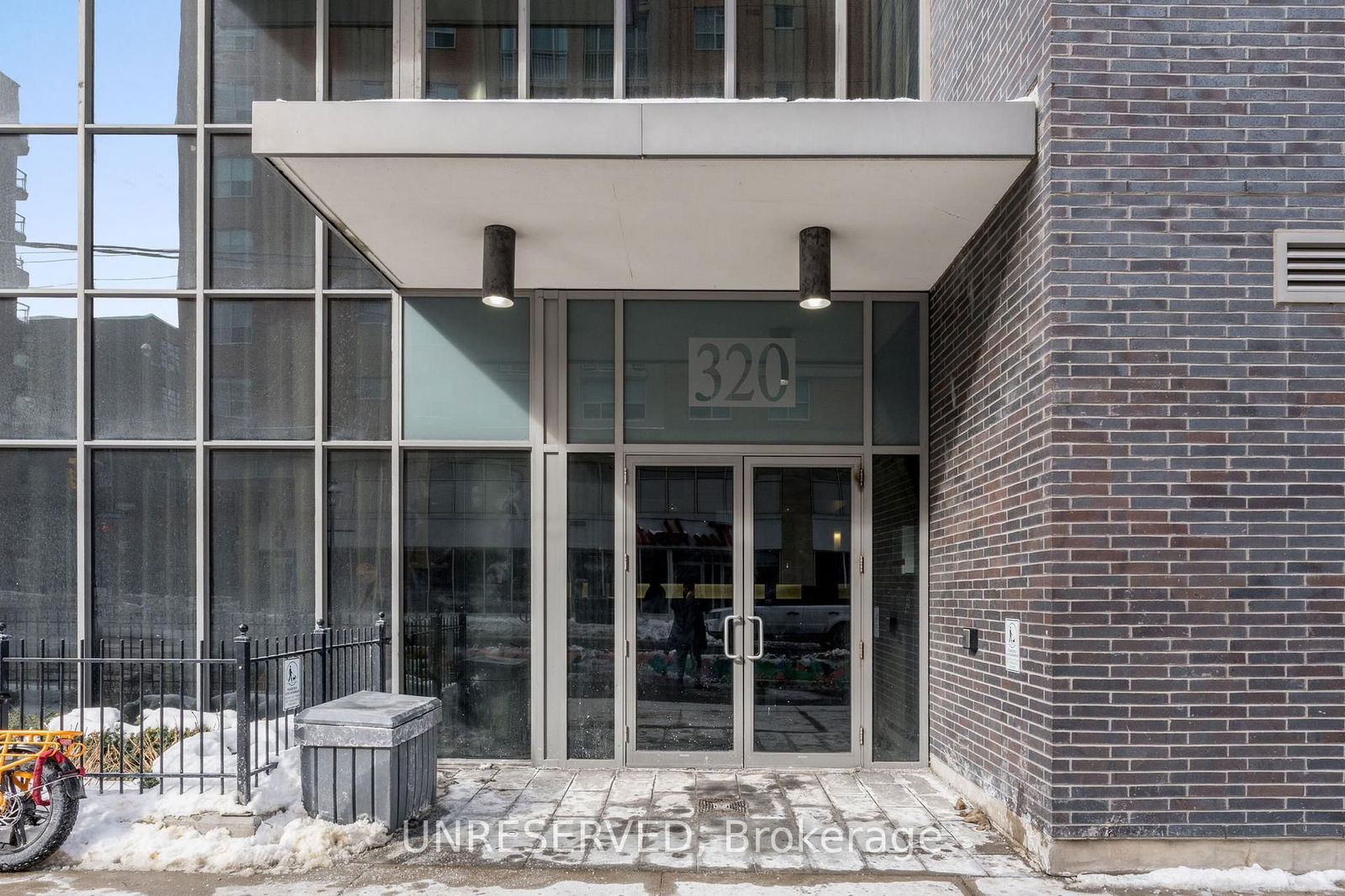 320 Richmond St E, unit 810 for sale