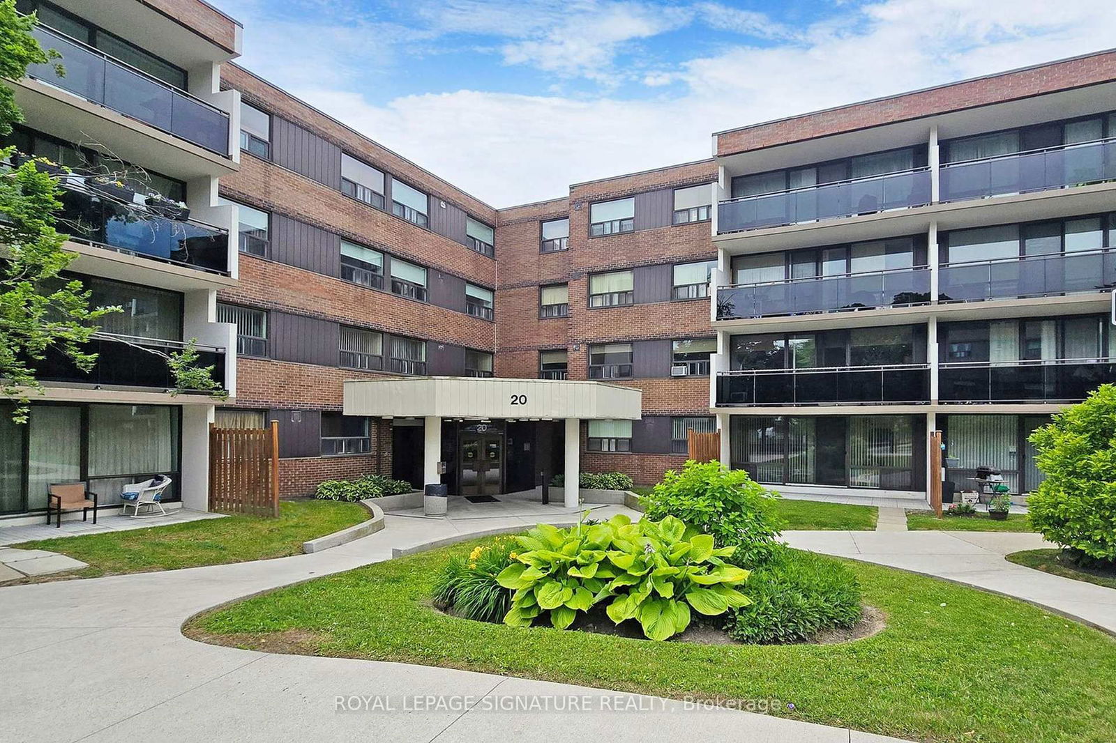 20 Sunrise Ave, unit 209 for sale