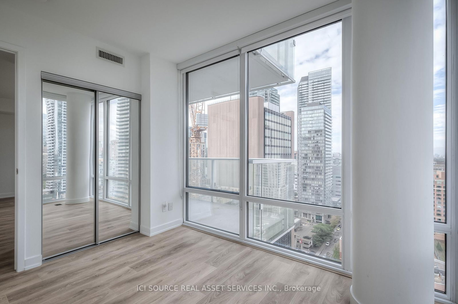 501 Yonge St, unit 1902 for rent