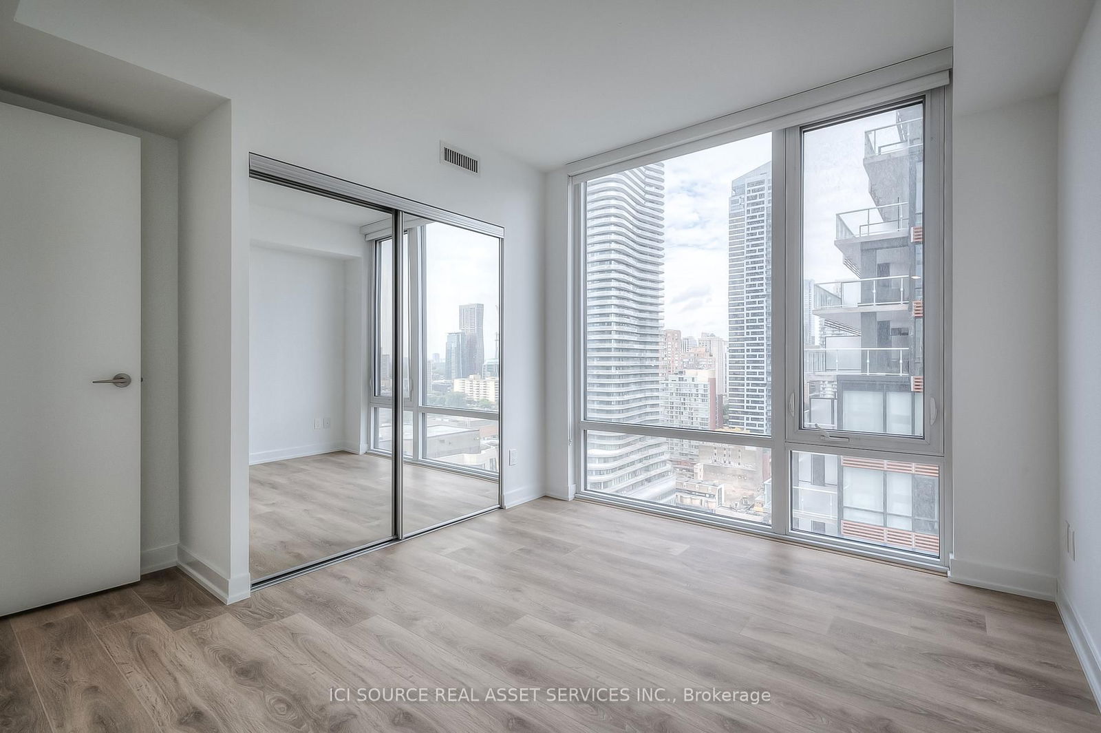 501 Yonge St, unit 1902 for rent