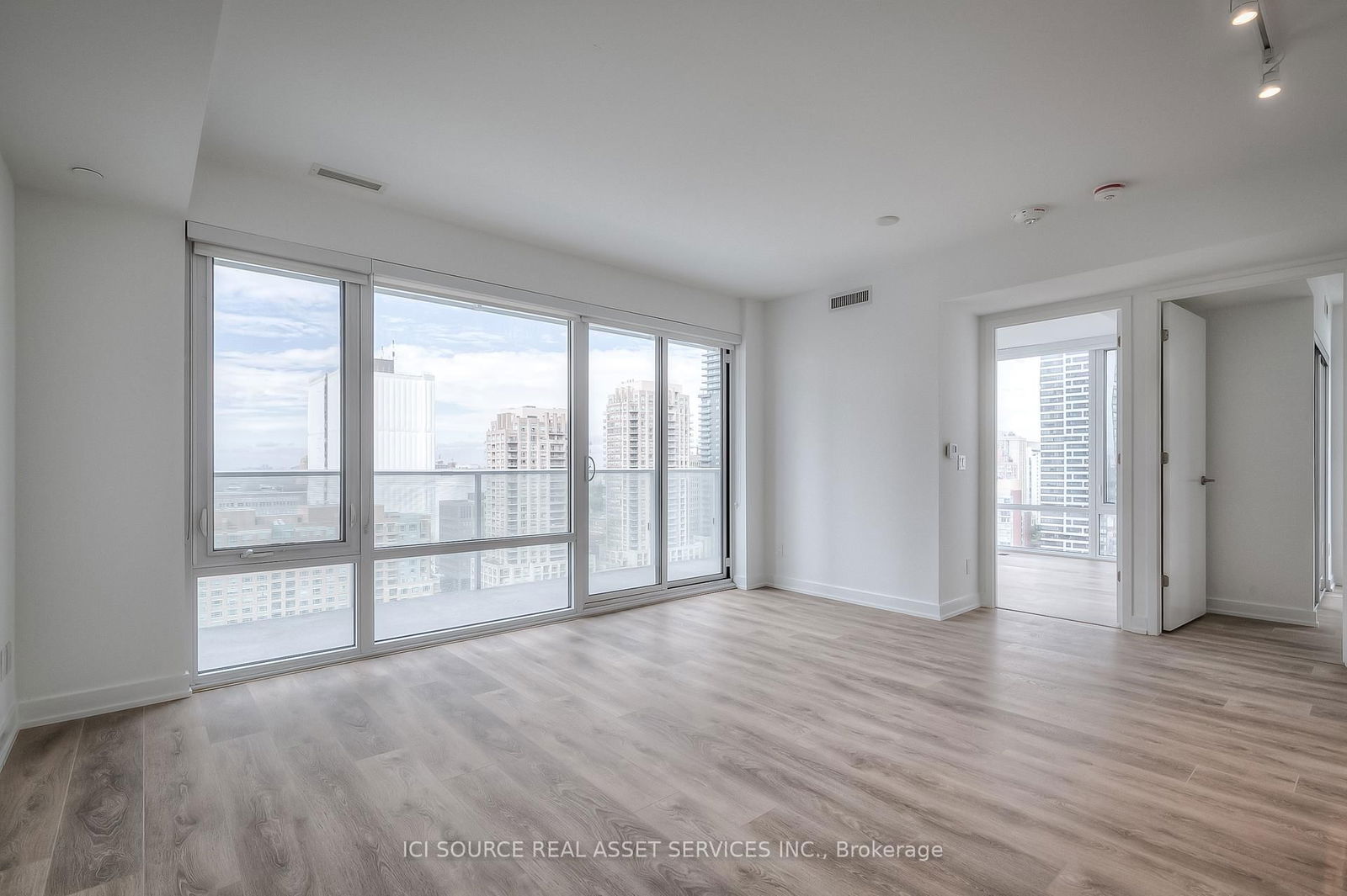 501 Yonge St, unit 1902 for rent