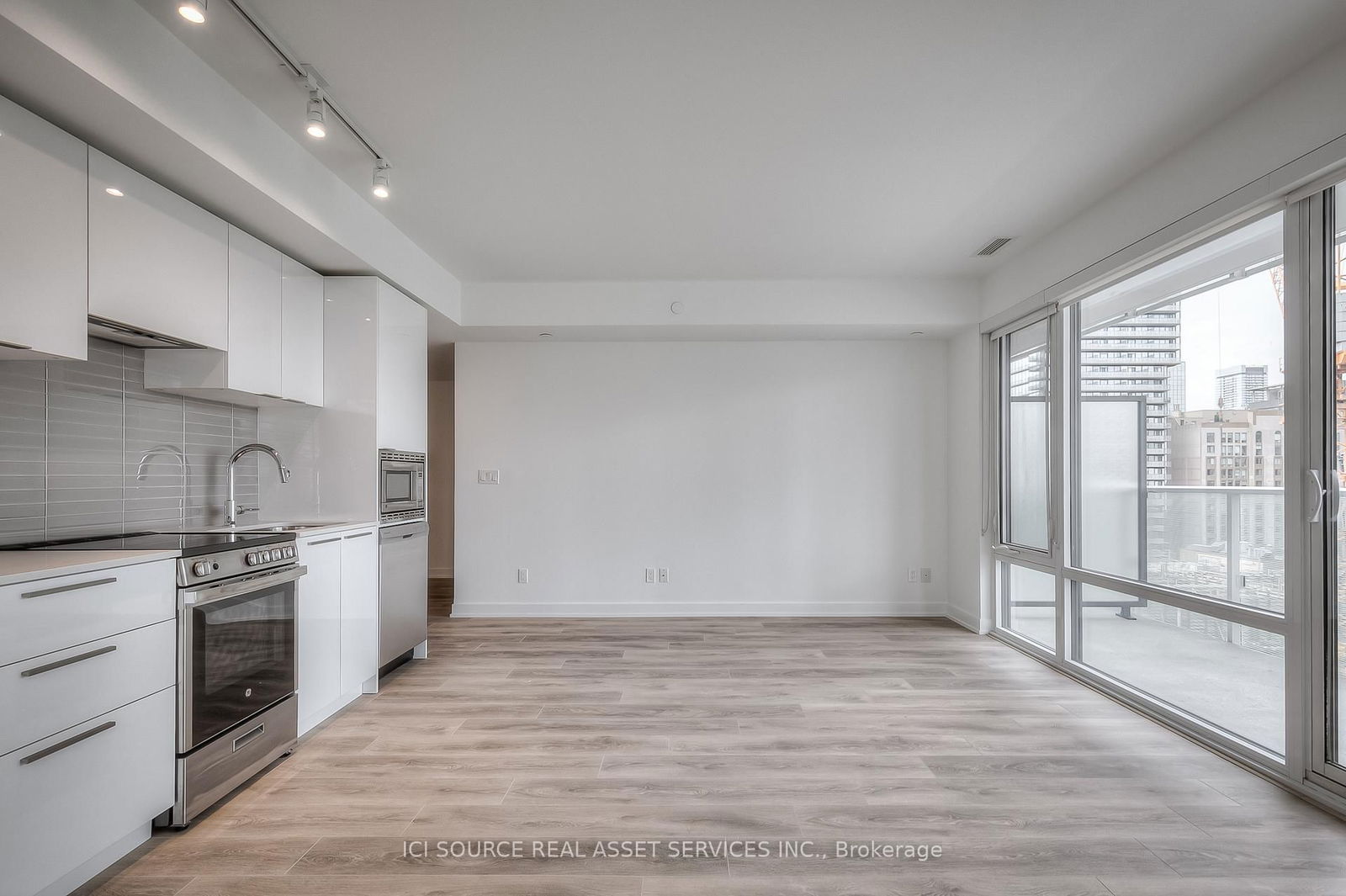 501 Yonge St, unit 1902 for rent