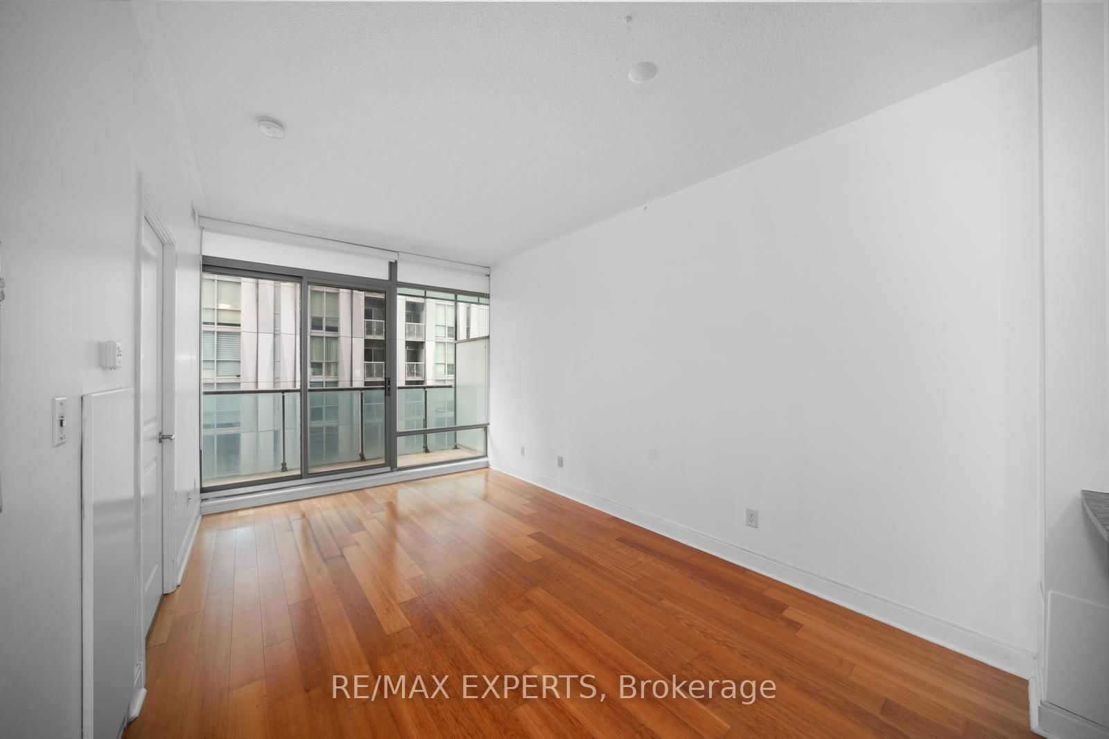 18 YORKVILLE Ave S, unit 903 for rent