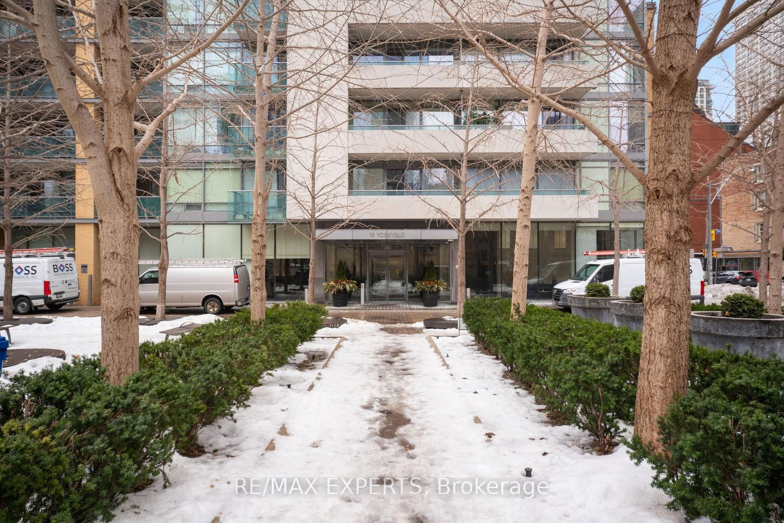 18 YORKVILLE Ave S, unit 903 for rent