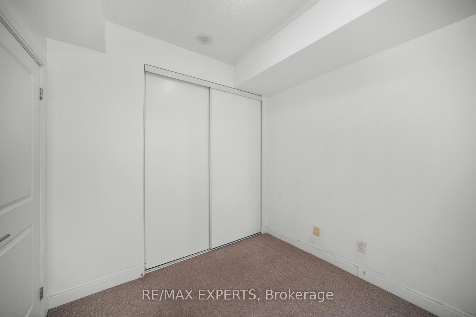 18 YORKVILLE Ave S, unit 903 for rent