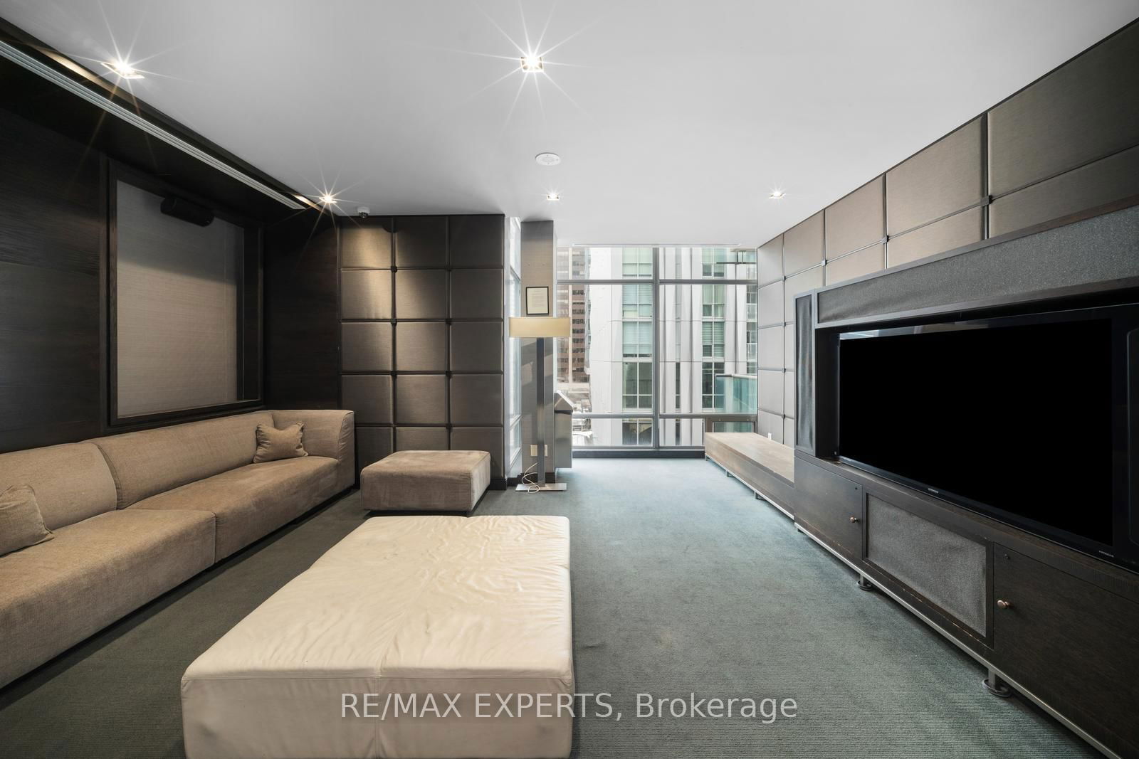 18 YORKVILLE Ave S, unit 903 for rent