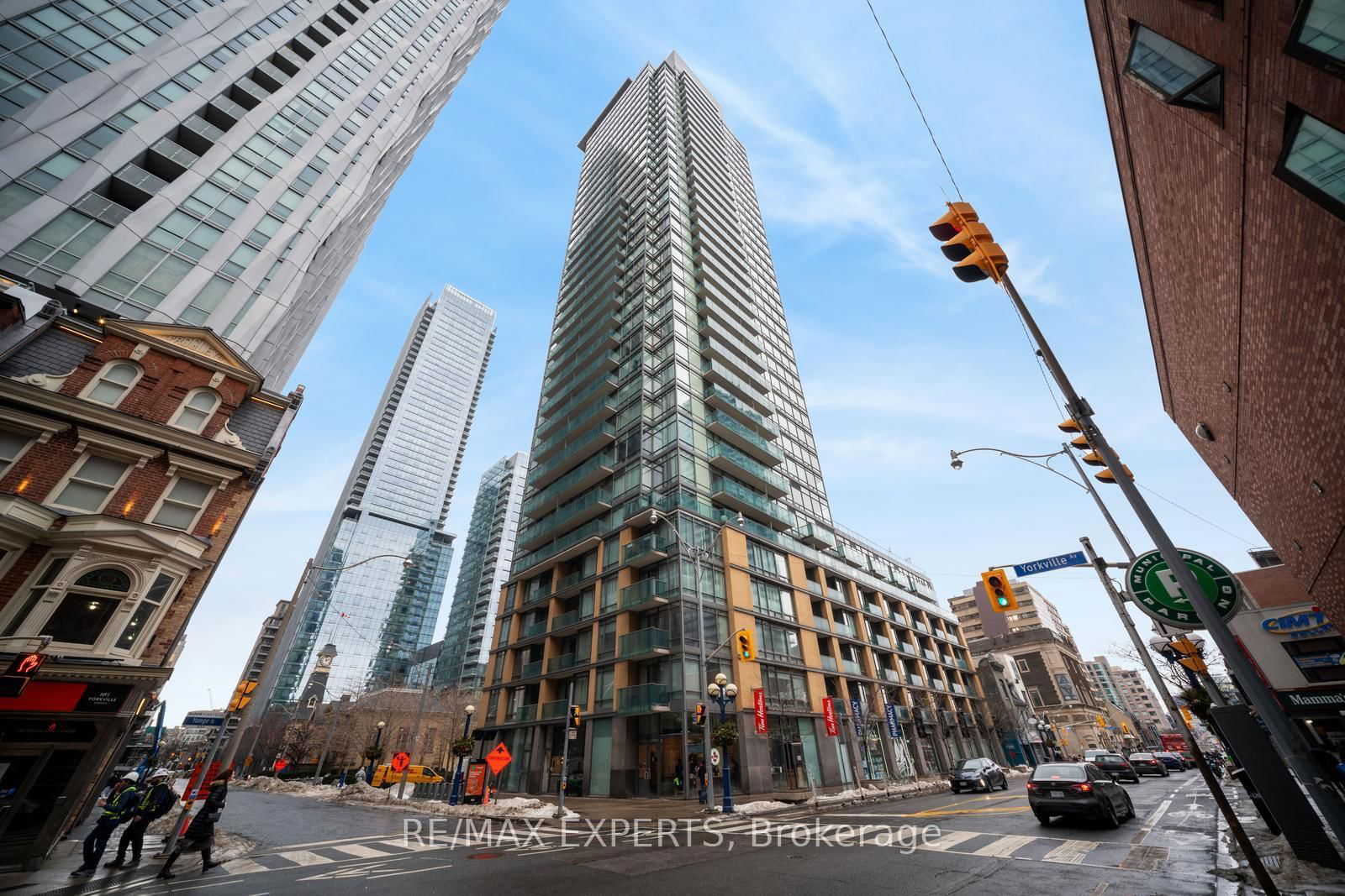 18 YORKVILLE Ave S, unit 903 for rent