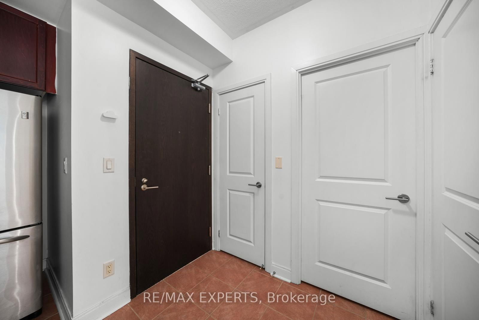 18 YORKVILLE Ave S, unit 903 for rent