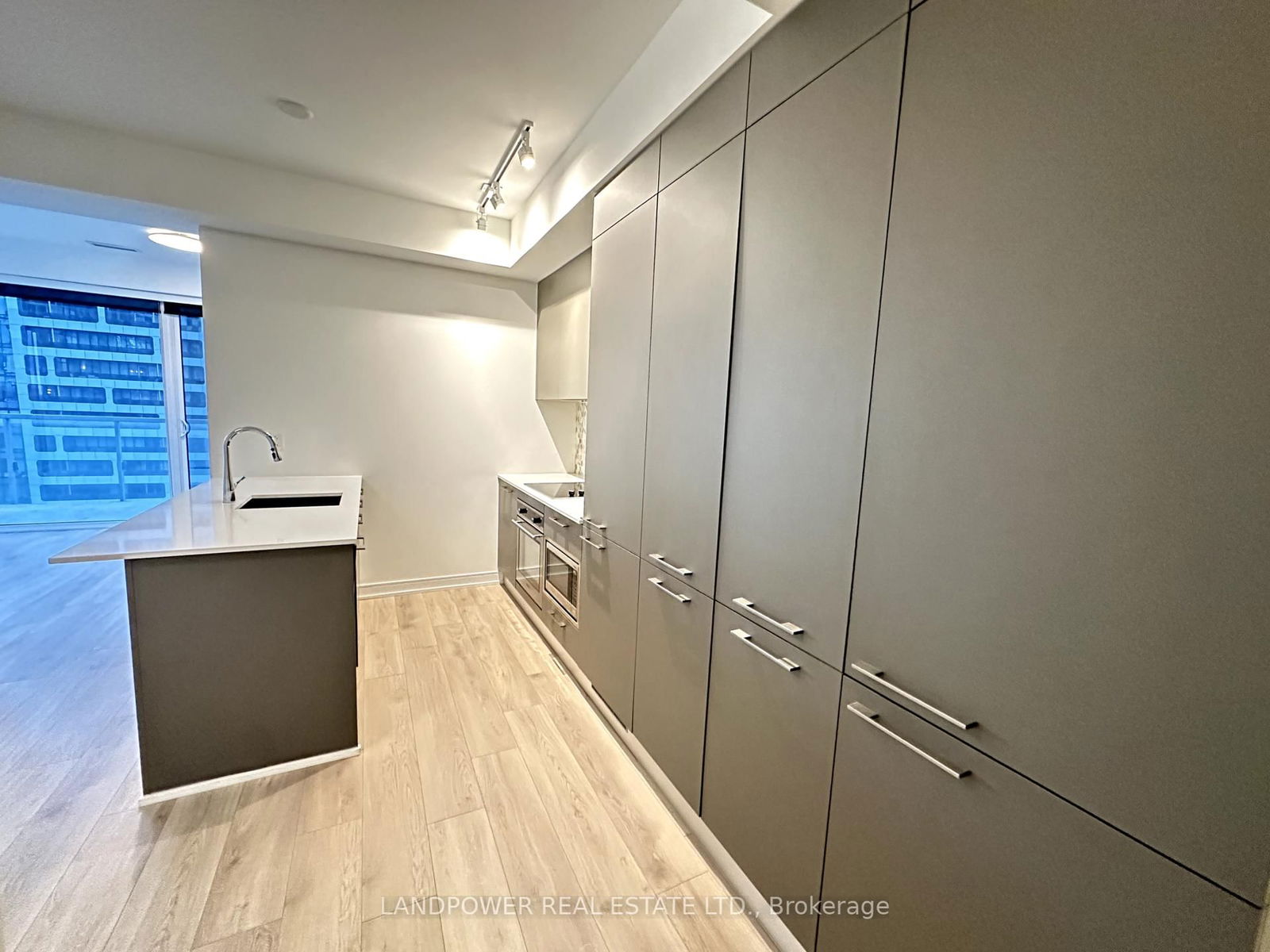 3 Gloucester St, unit 2709 for rent