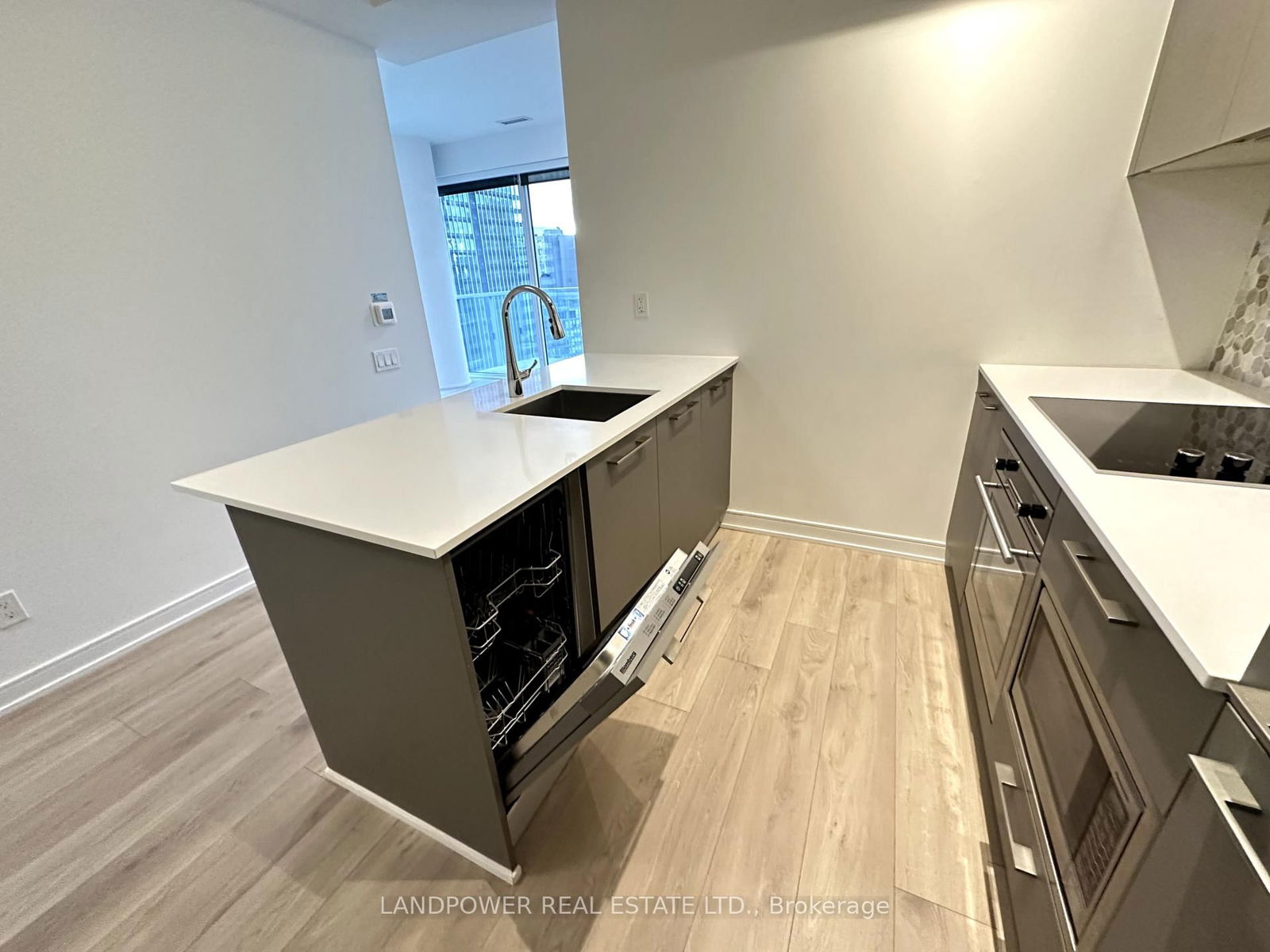 3 Gloucester St, unit 2709 for rent