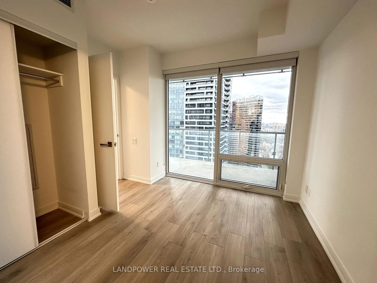 3 Gloucester St, unit 2709 for rent