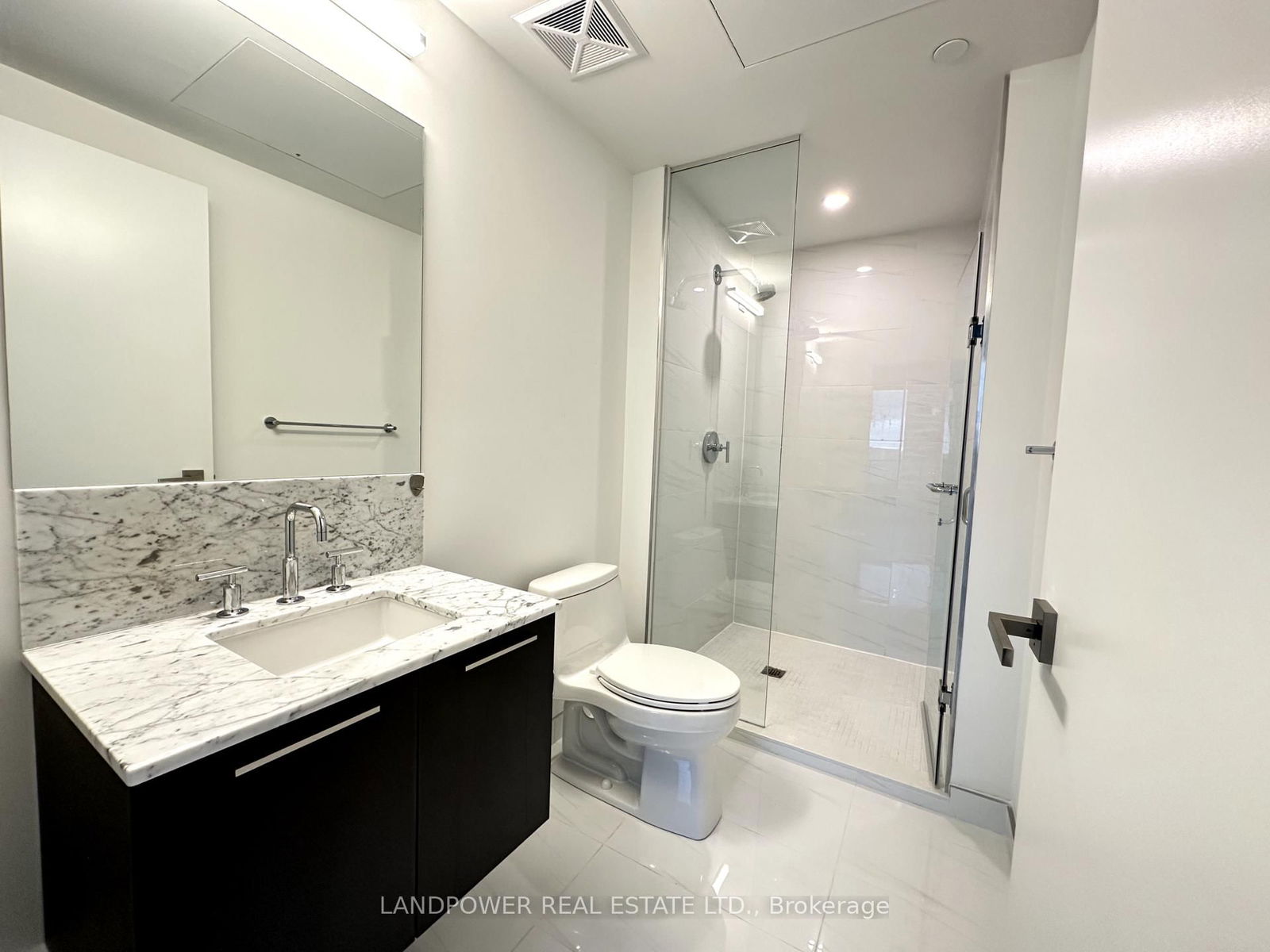 3 Gloucester St, unit 2709 for rent