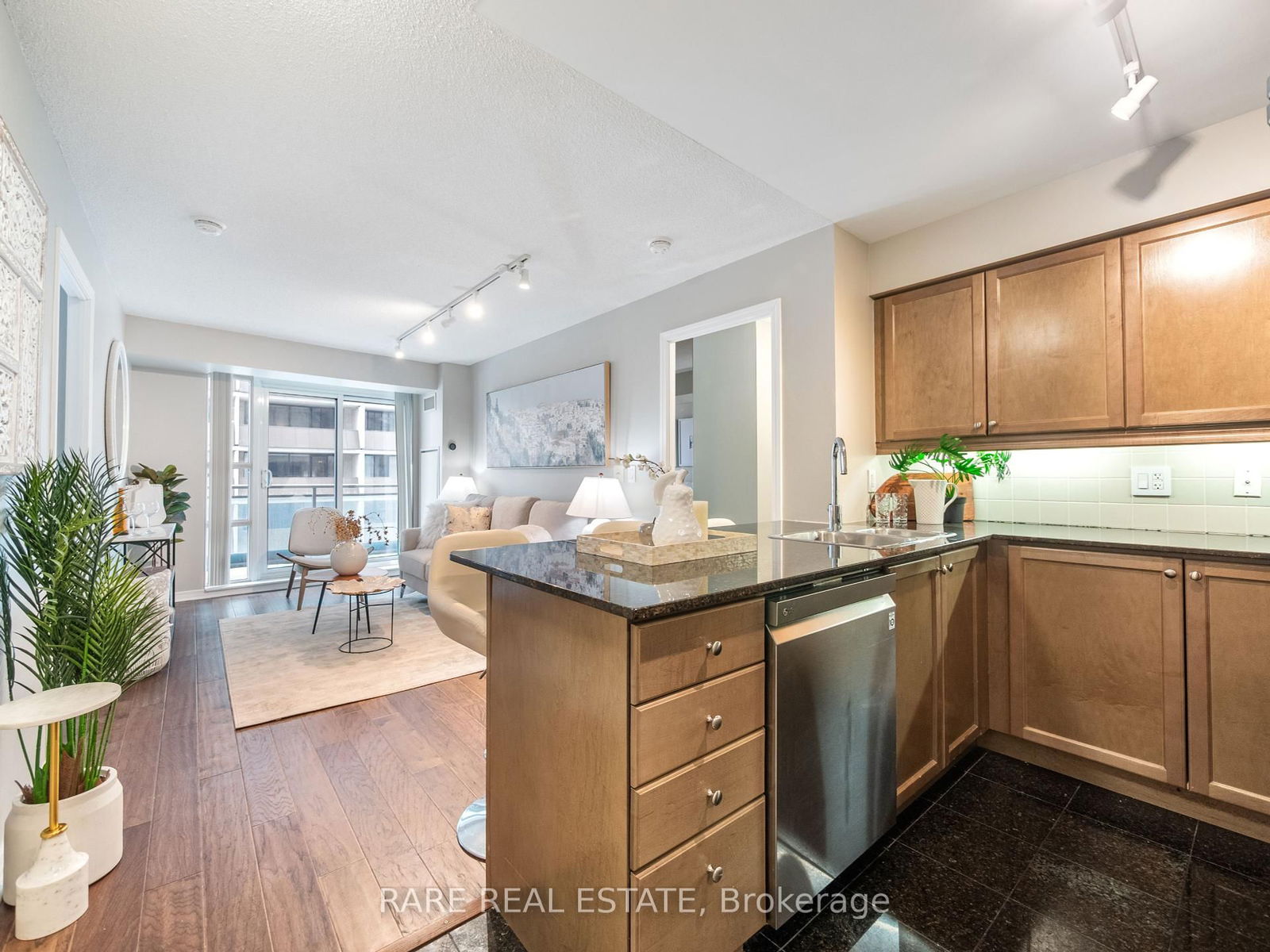 736 Spadina Ave, unit 1111 for sale