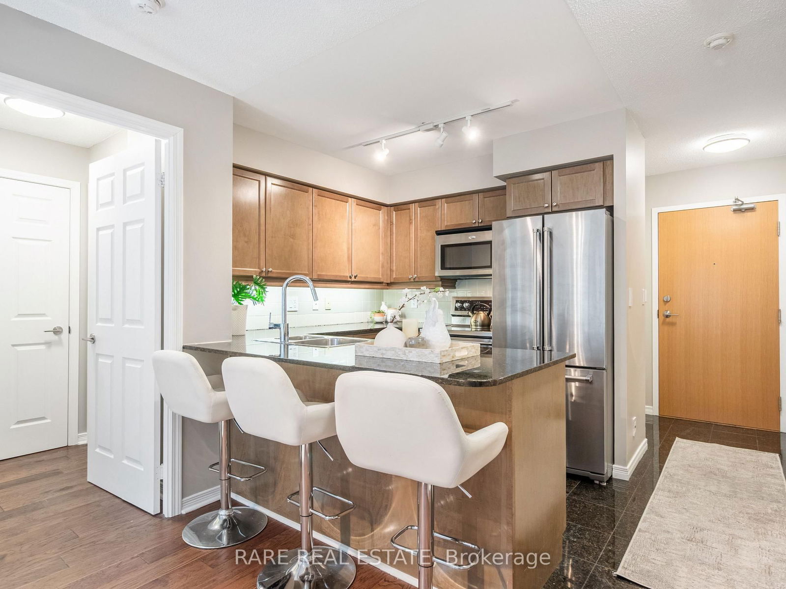 736 Spadina Ave, unit 1111 for sale