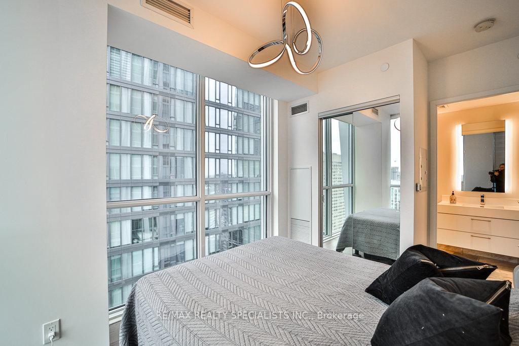 1 Yorkville Ave, unit 3411 for sale