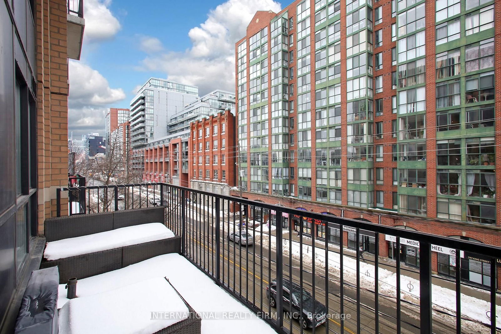 800 King St W, unit 408 for sale