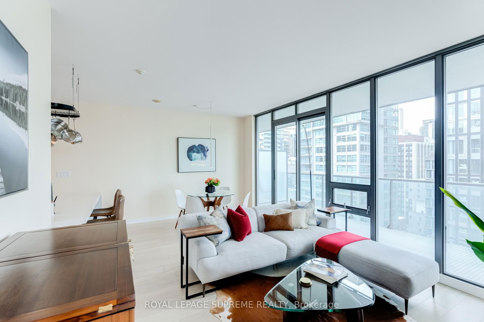 33 Lombard St, unit 1506 for rent