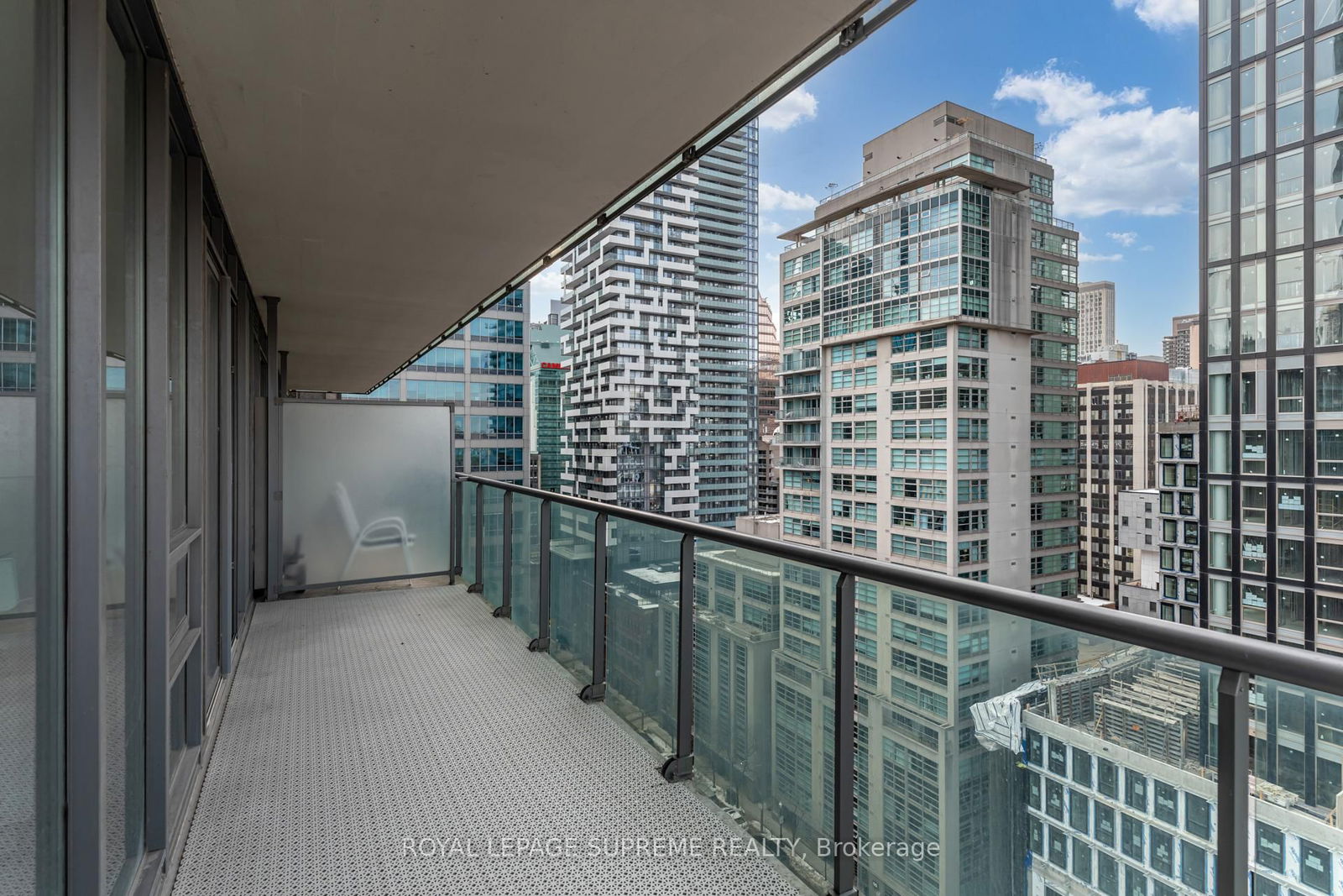 33 Lombard St, unit 1506 for rent