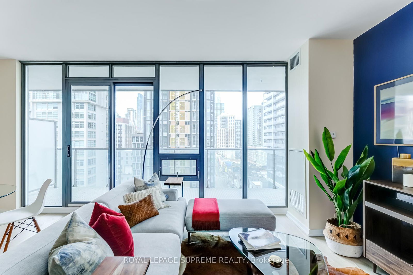 33 Lombard St, unit 1506 for rent