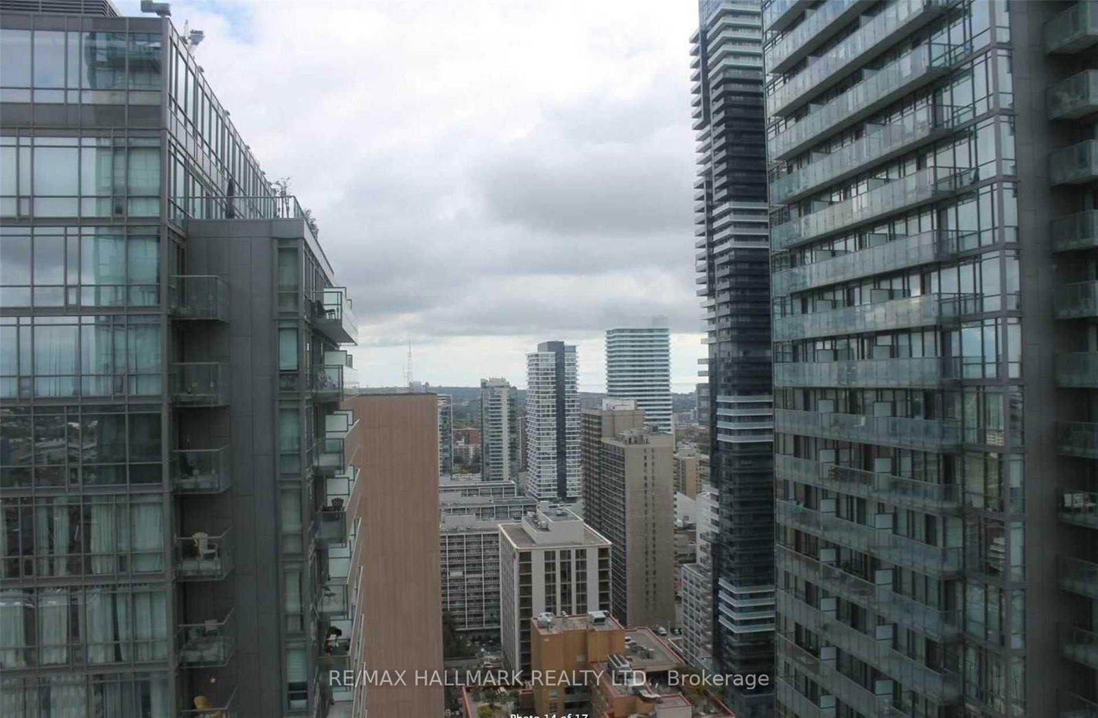 832 Bay St, unit 2806 for rent