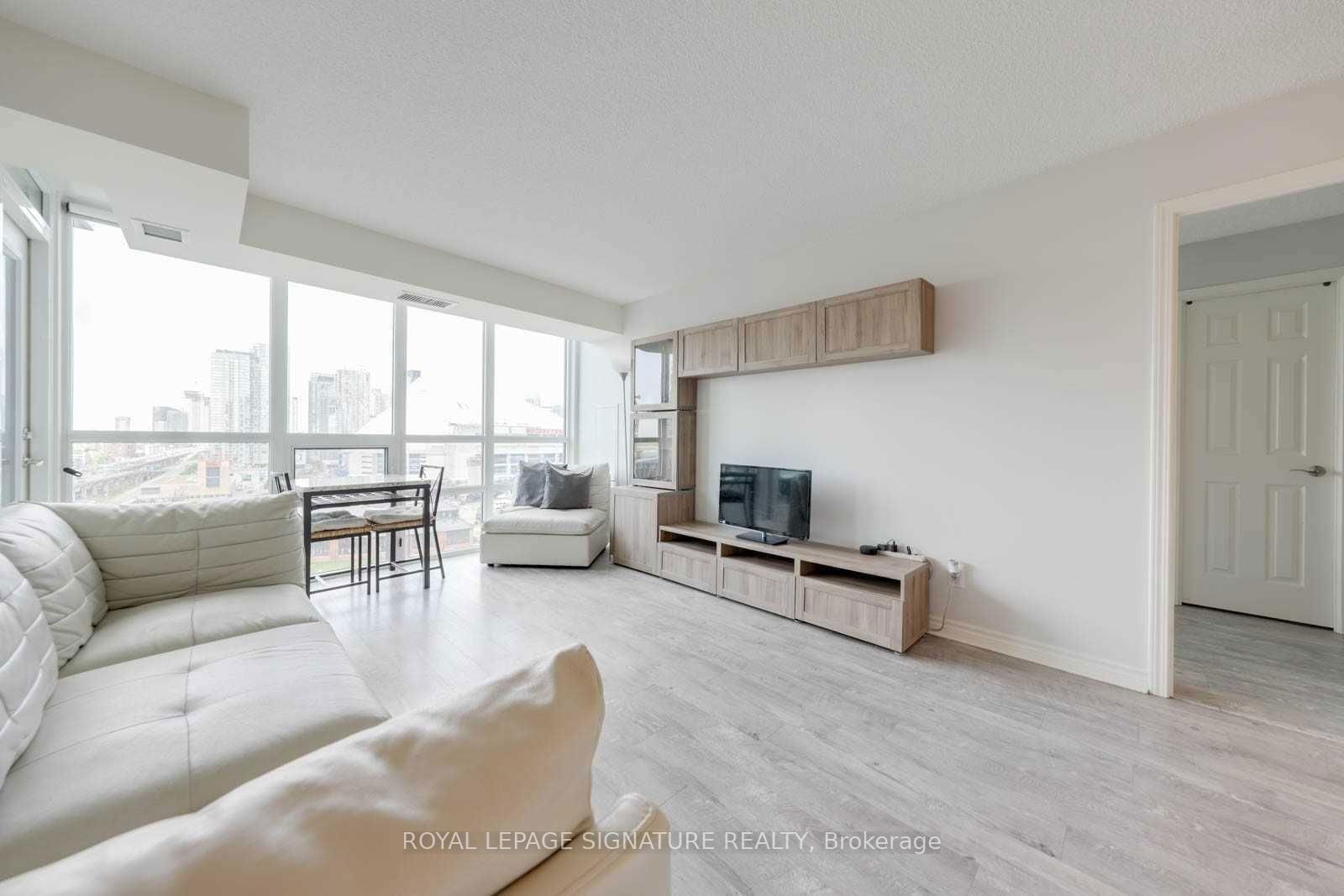 25 Lower Simcoe St, unit 1609 for rent