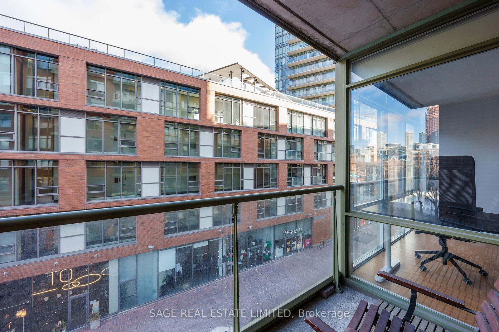 39 Parliament St, unit 406 for rent