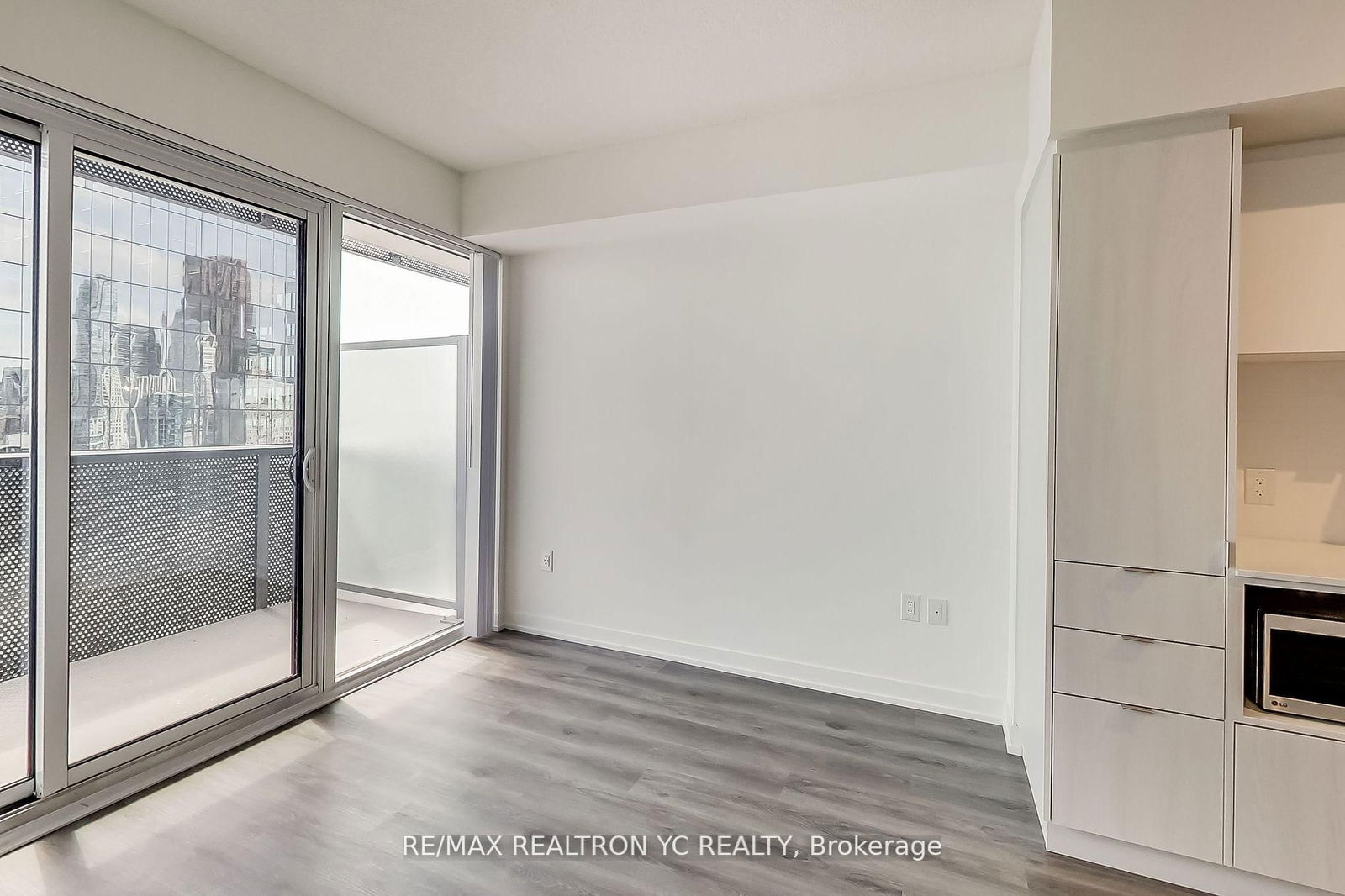 138 Downes St, unit 2909 for rent