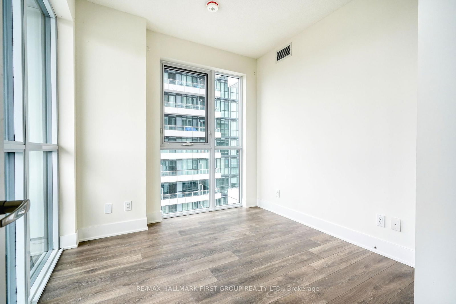 188 Fairview Mall Dr, unit 1015 for rent