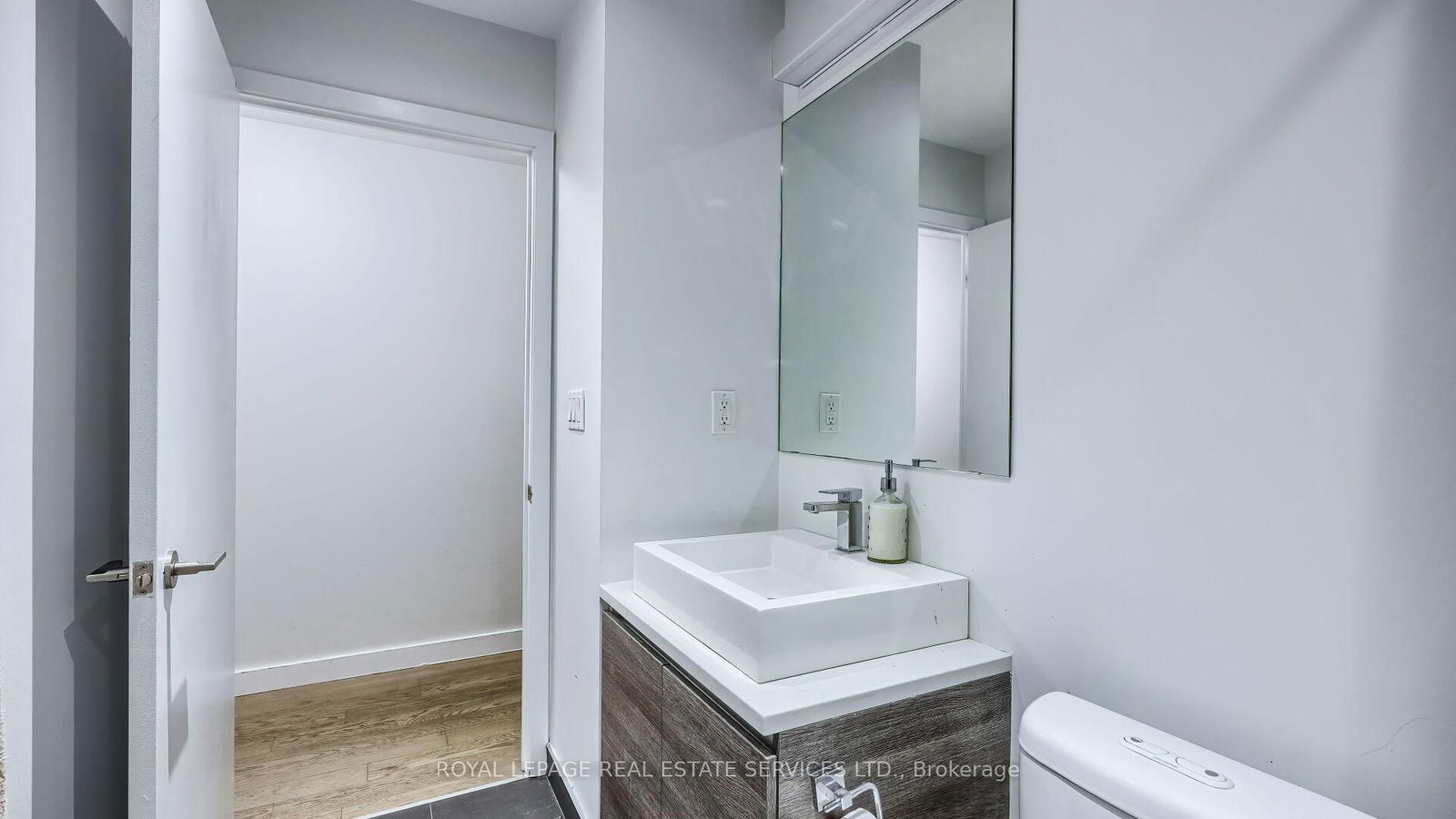 111 Bathurst St, unit 1301 for sale