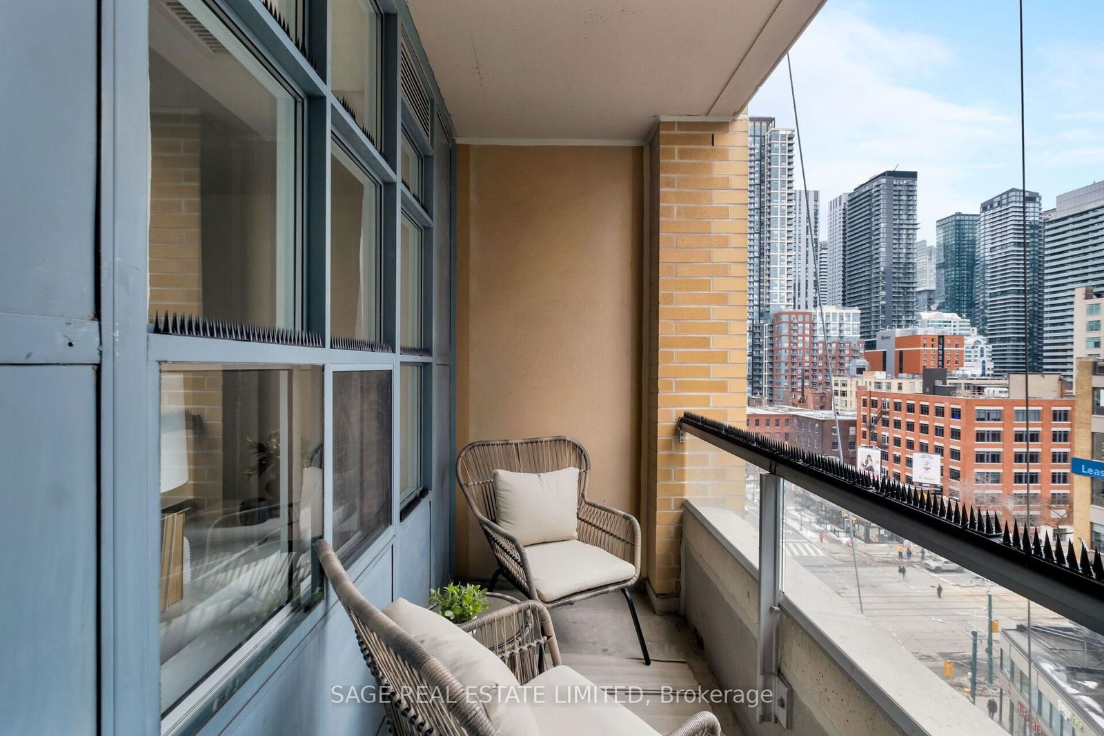 438 Richmond St W, unit 919 for sale