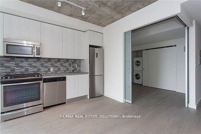 111 Bathurst St, unit 407 for rent