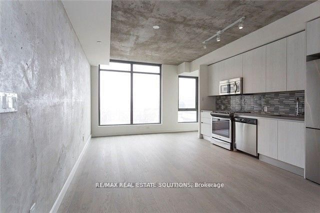 111 Bathurst St, unit 407 for rent