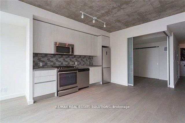 111 Bathurst St, unit 407 for rent