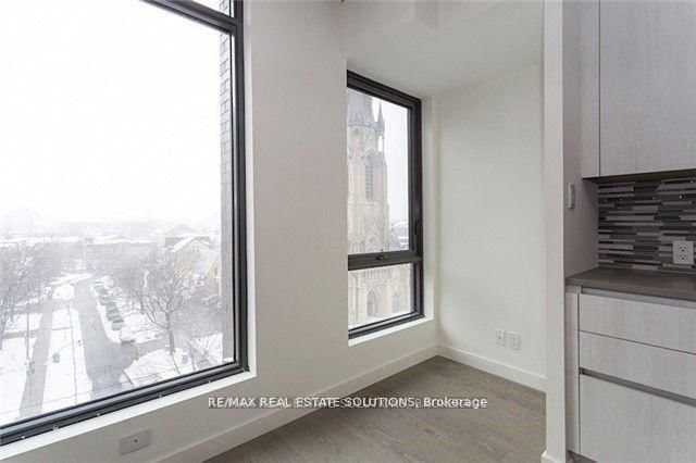 111 Bathurst St, unit 407 for rent