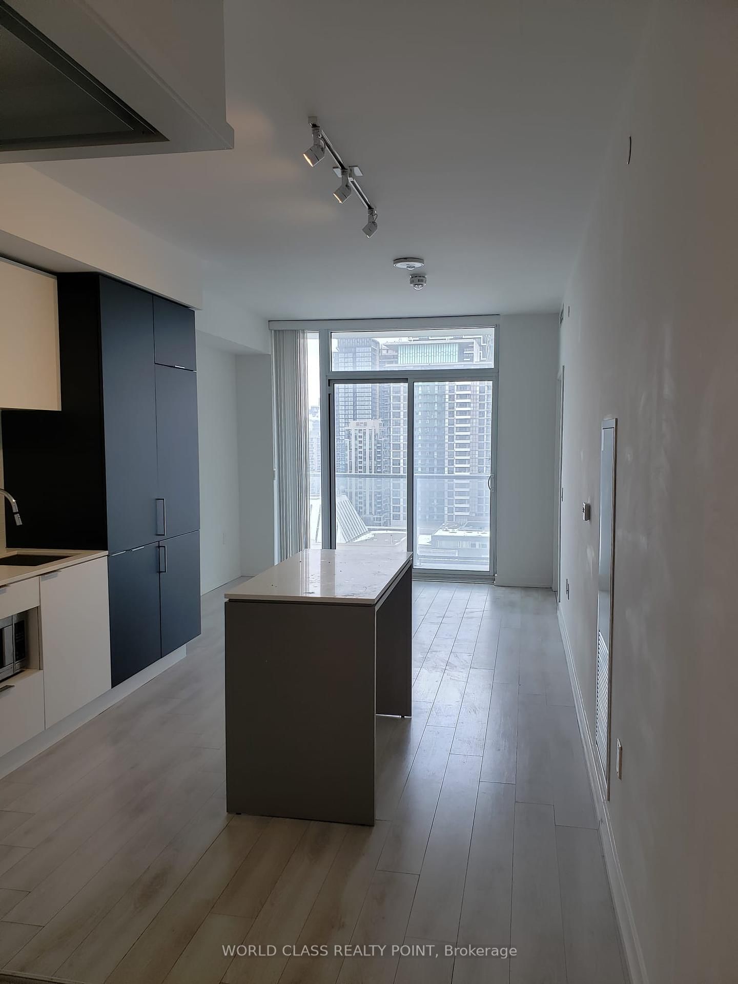 33 Helendale Ave, unit 1404 for rent