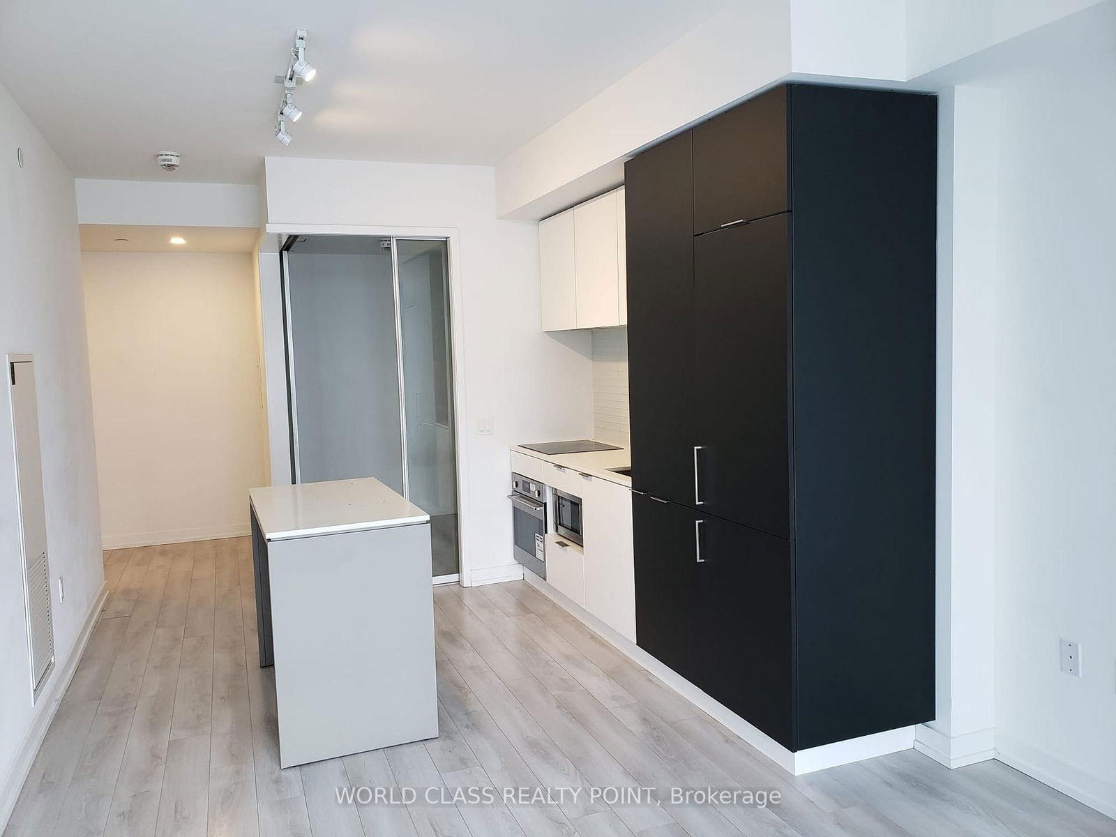 33 Helendale Ave, unit 1404 for rent