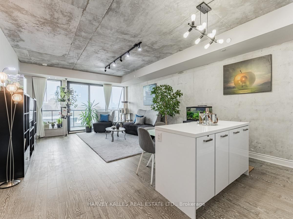 608 Richmond St W, unit 816 for sale