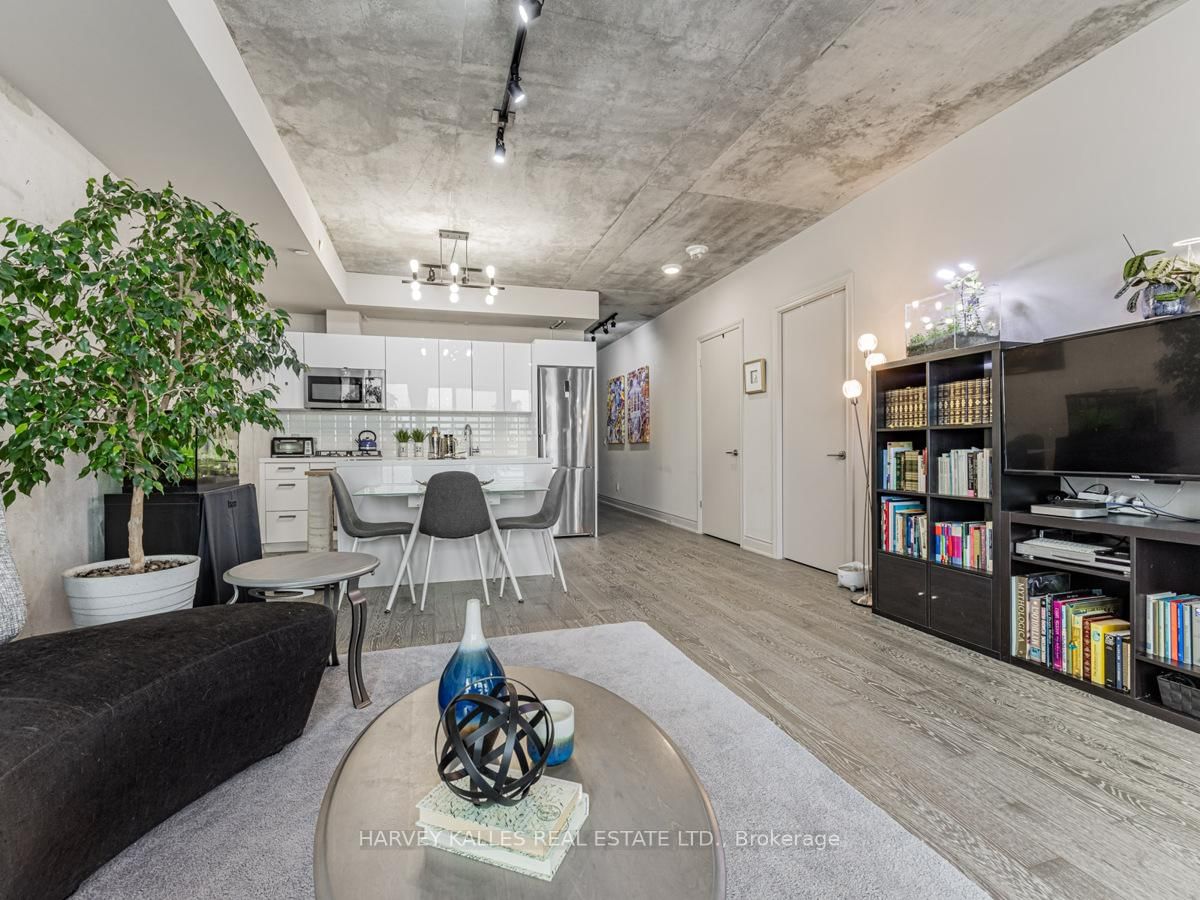 608 Richmond St W, unit 816 for sale