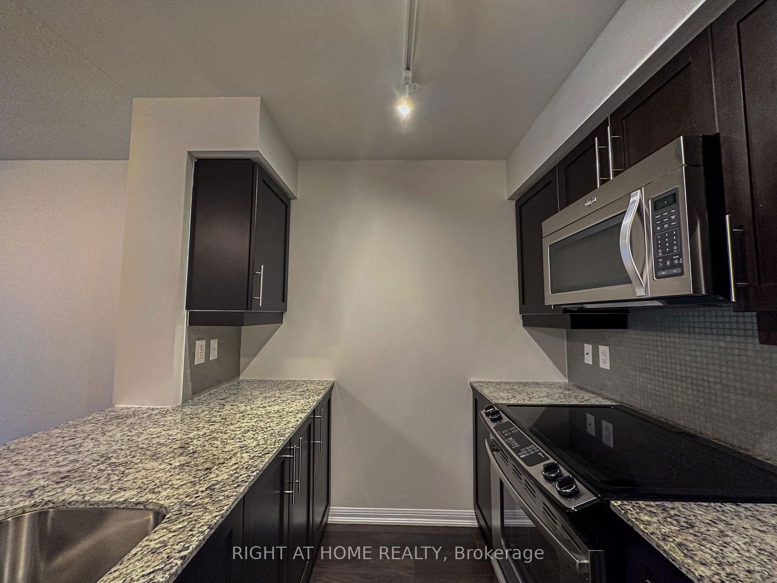 35 BASTION St, unit 1214 for rent