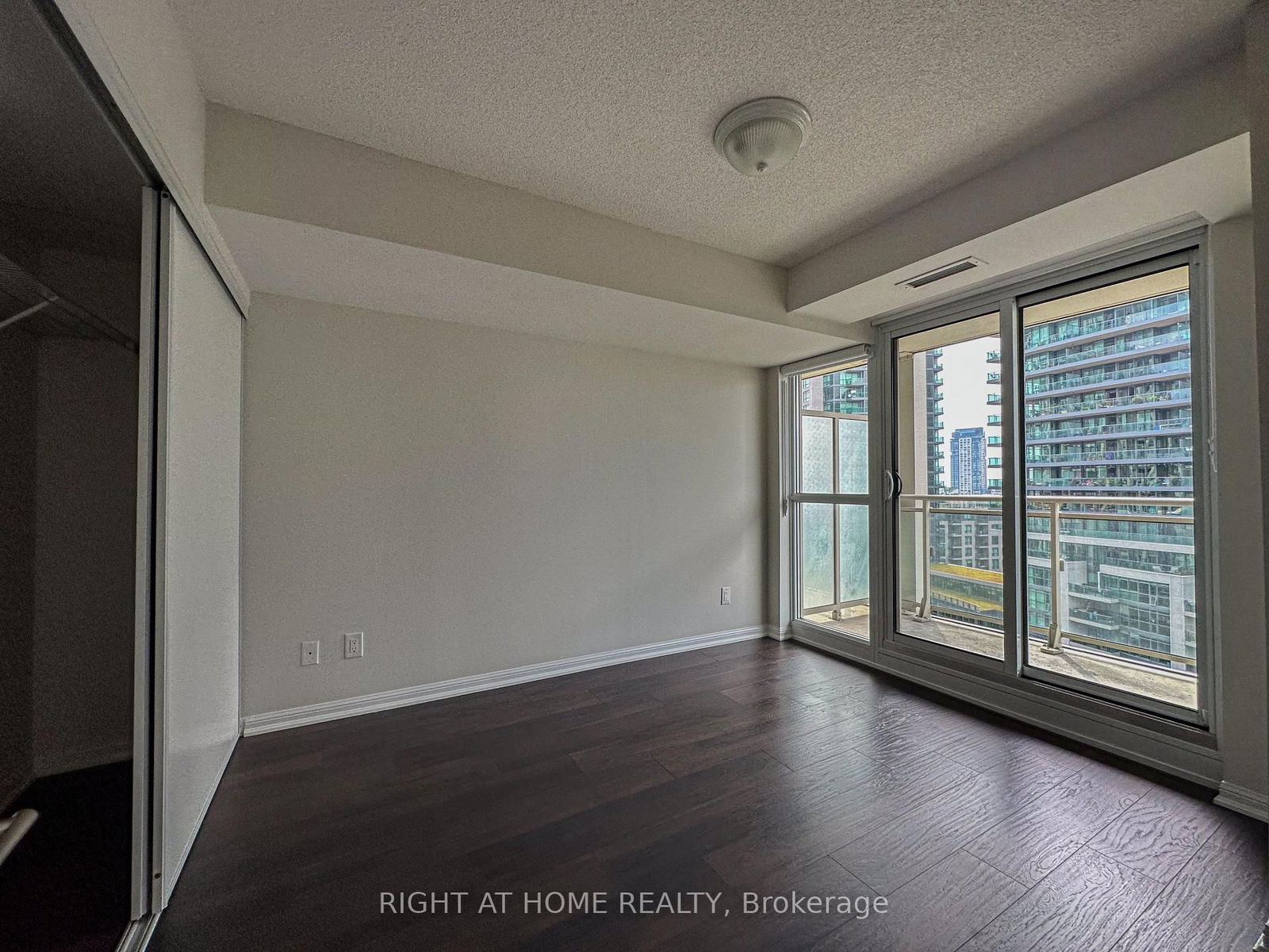 35 BASTION St, unit 1214 for rent