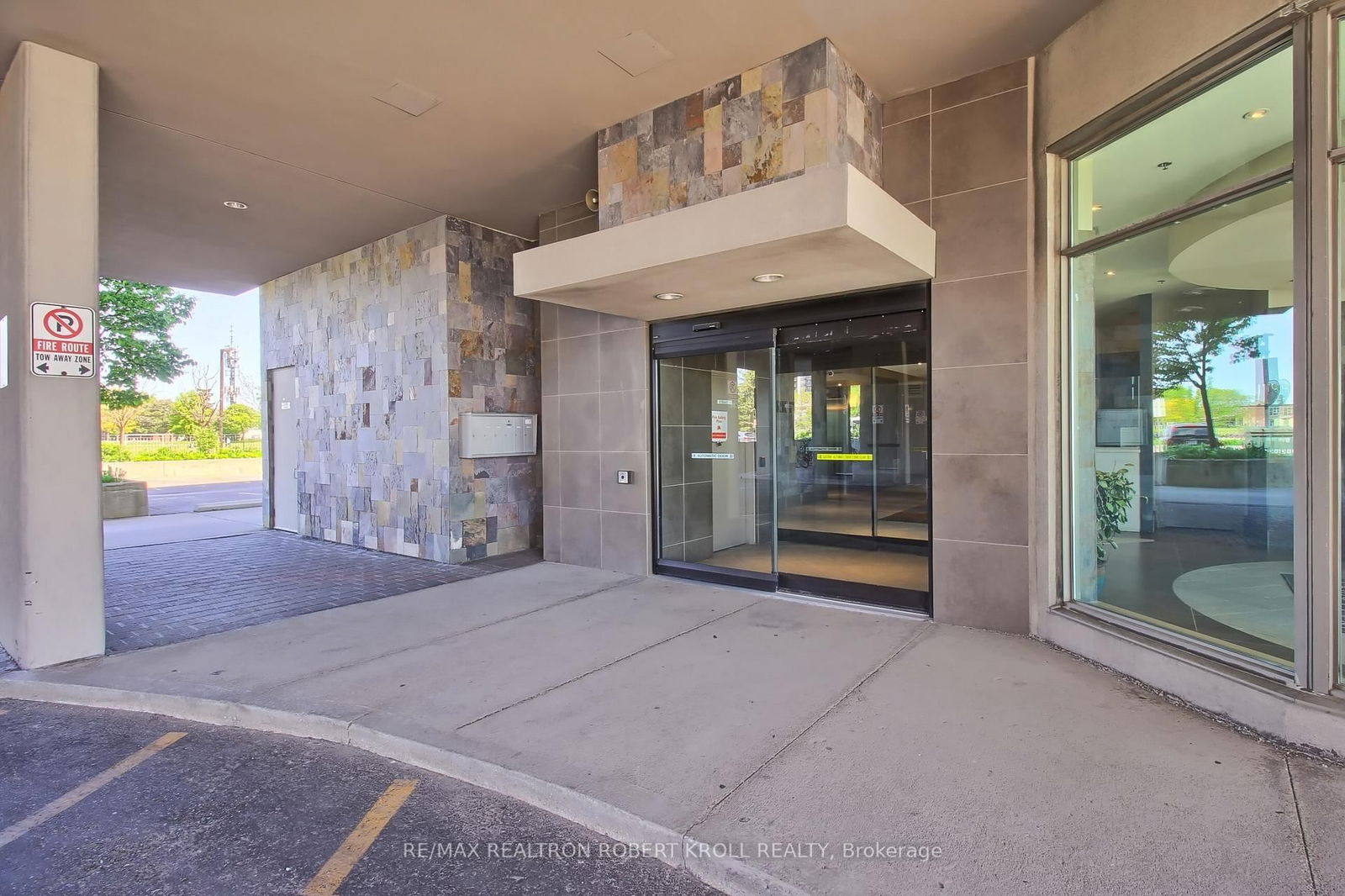 1030 Sheppard Ave W, unit 402 for rent