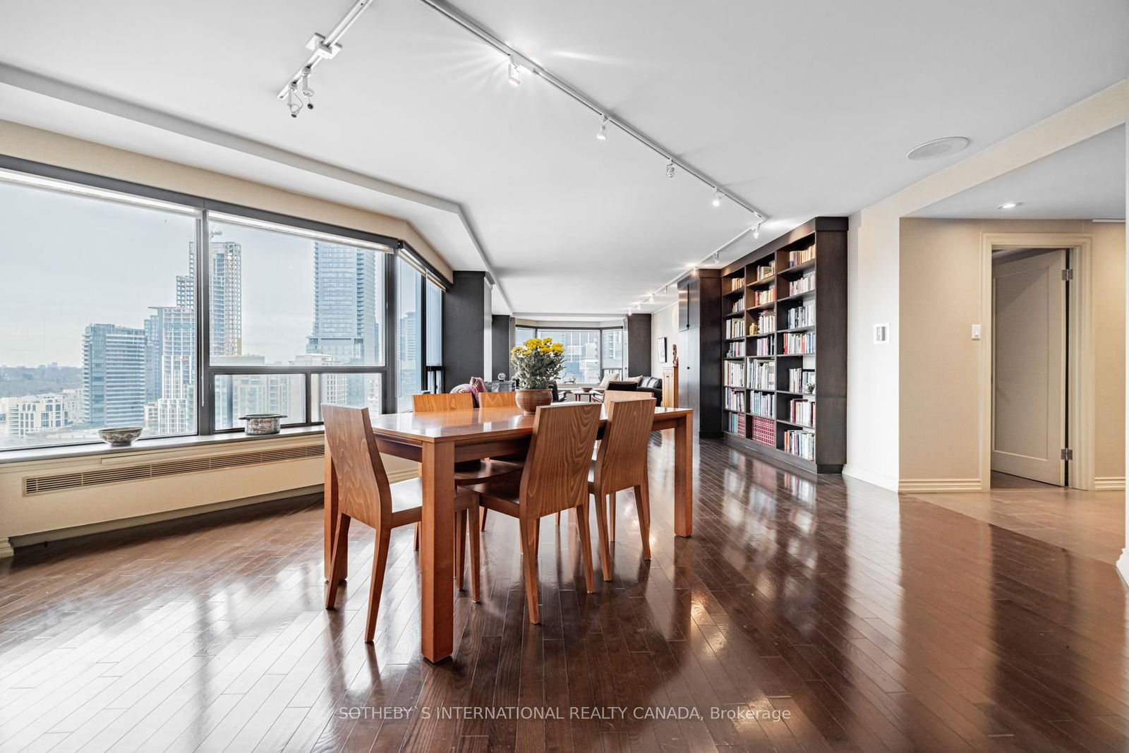 175 Cumberland St, unit 1711 for sale