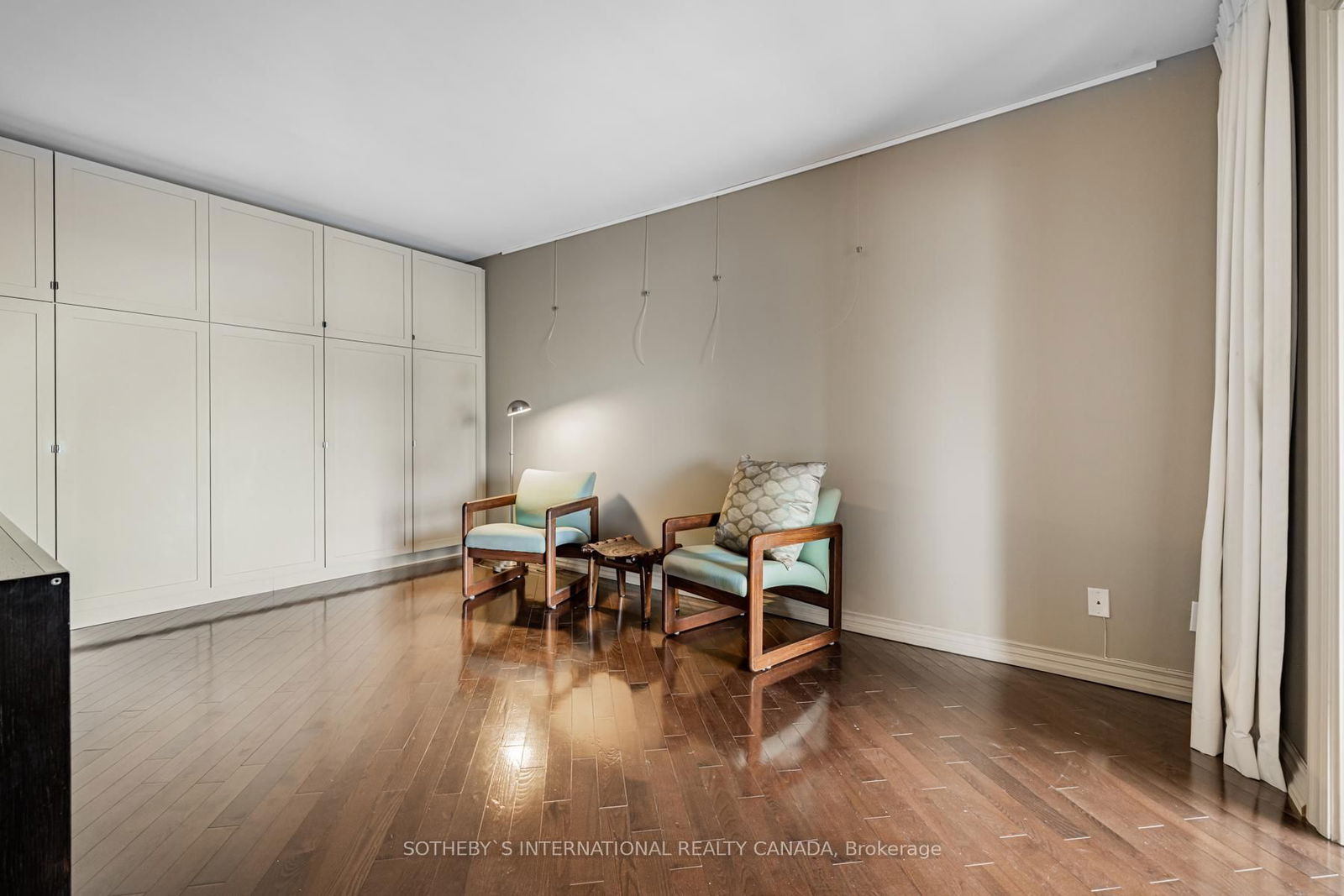 175 Cumberland St, unit 1711 for sale