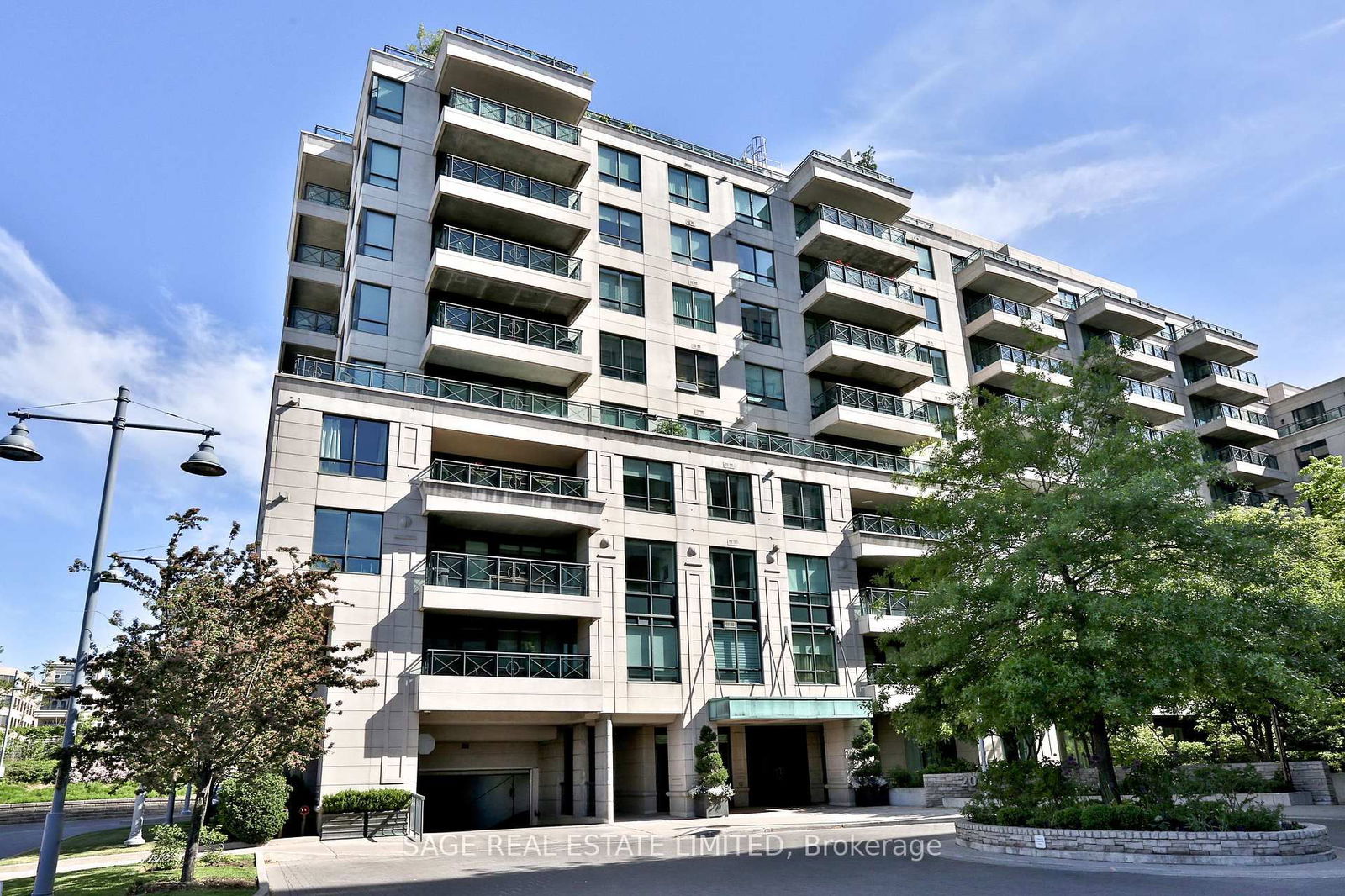 20 Scrivener Sq, unit 906 for rent