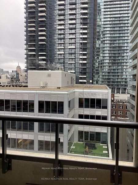 108 Peter St, unit 1207 for rent