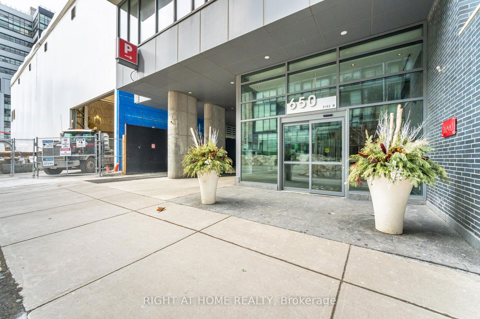 650 King St W, unit 106 for sale