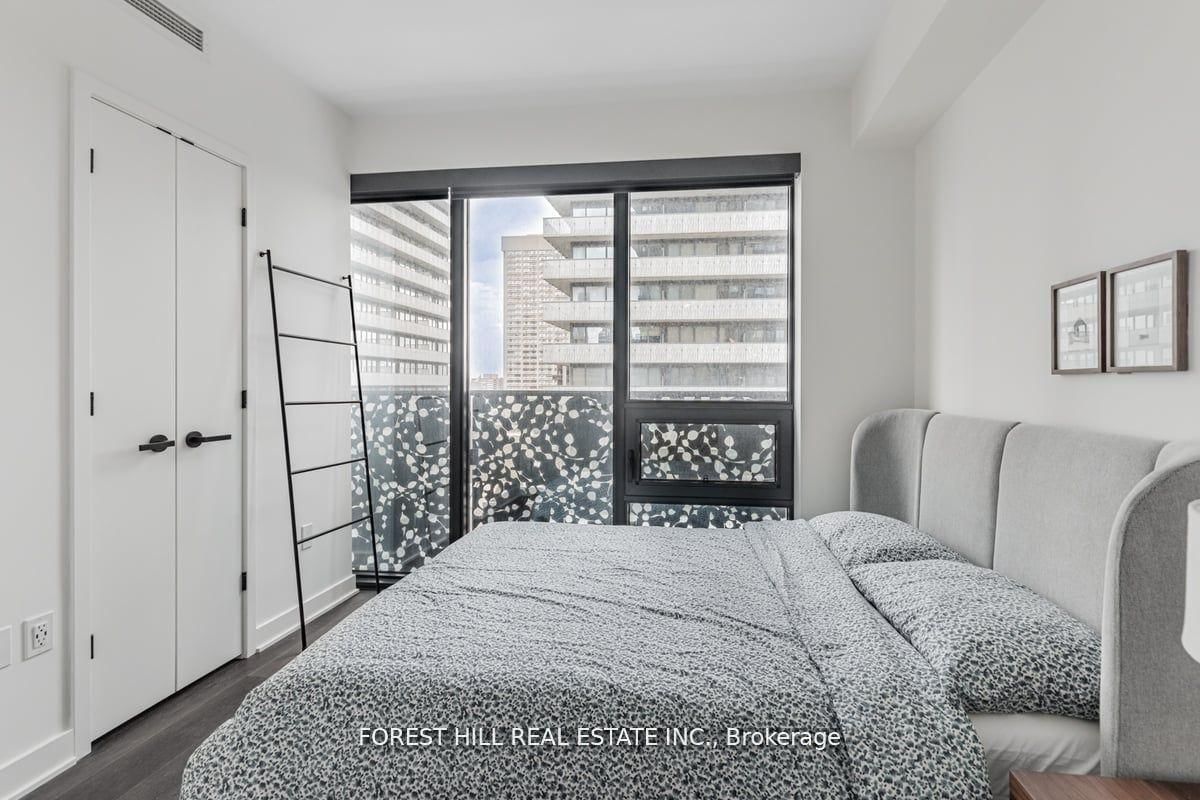 55 Charles St E, unit 1910 for rent