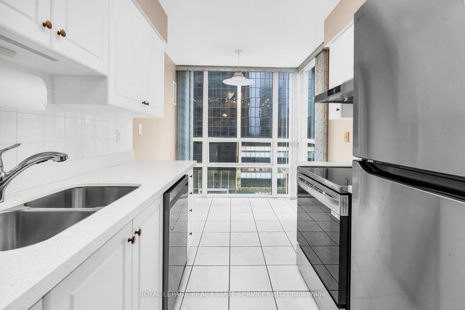 43 Eglinton Ave E, unit 605 for sale