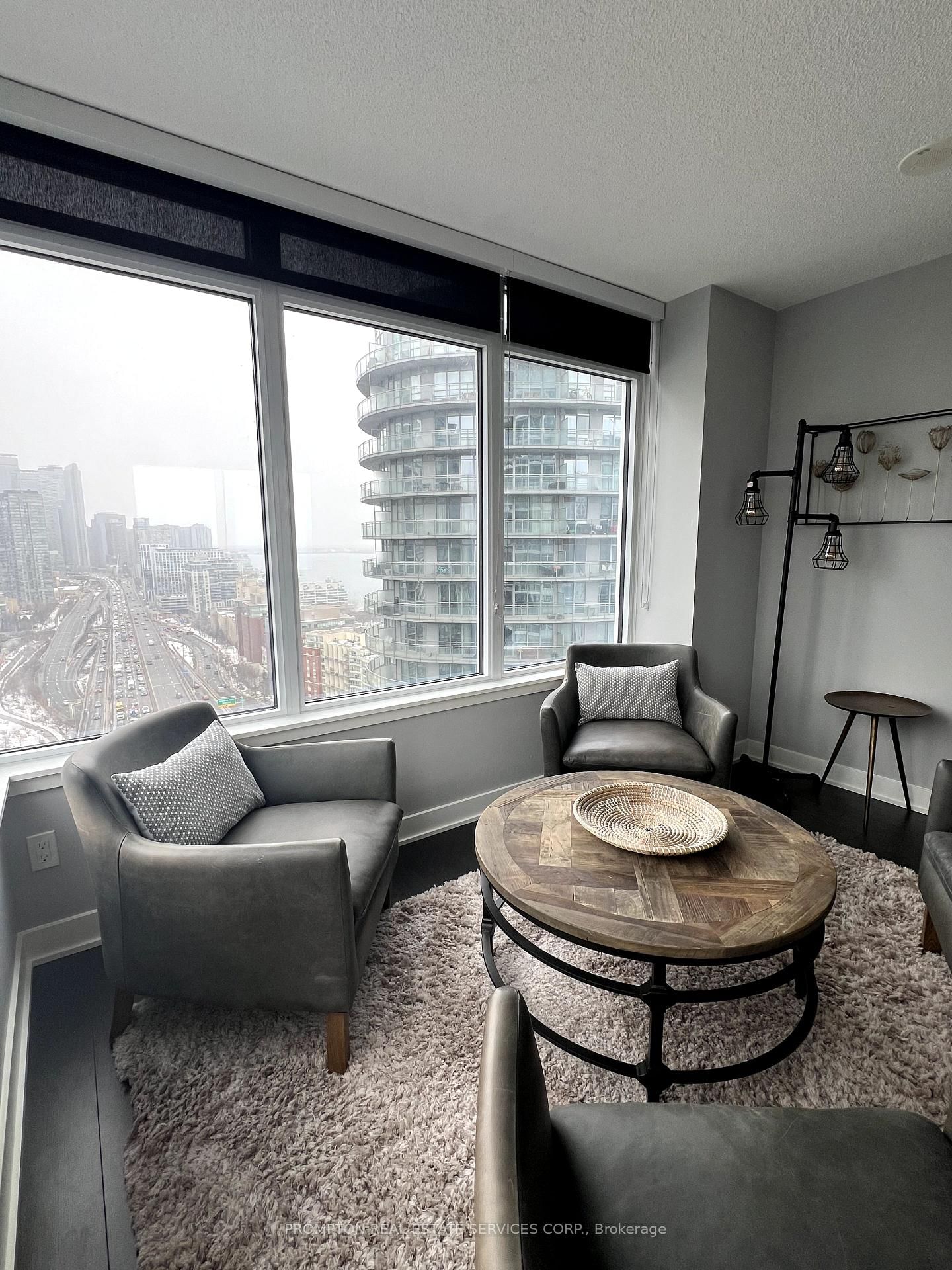 17 Bathurst St, unit 2710 for rent