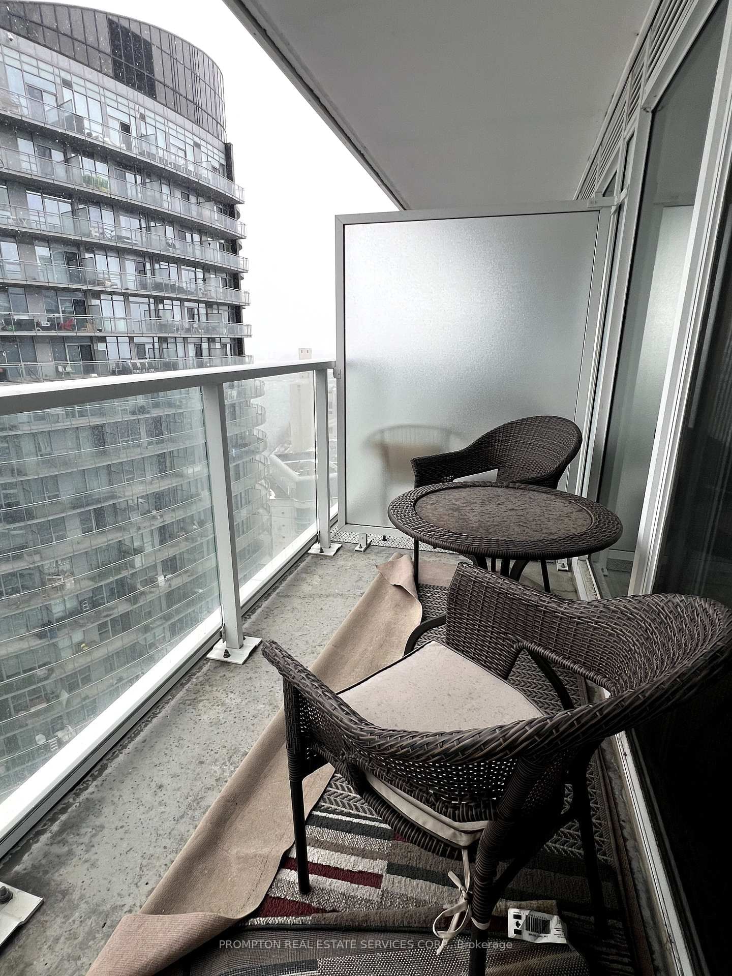 17 Bathurst St, unit 2710 for rent